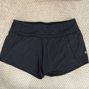 Lululemon Speed Up 4” lined short. Size 6